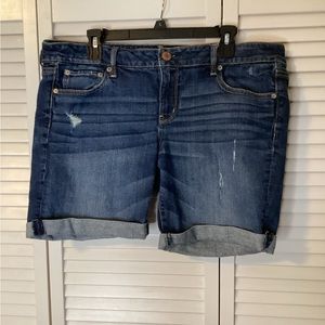 American Eagle Stretch Distressed Denim Shorts. Size 16.
